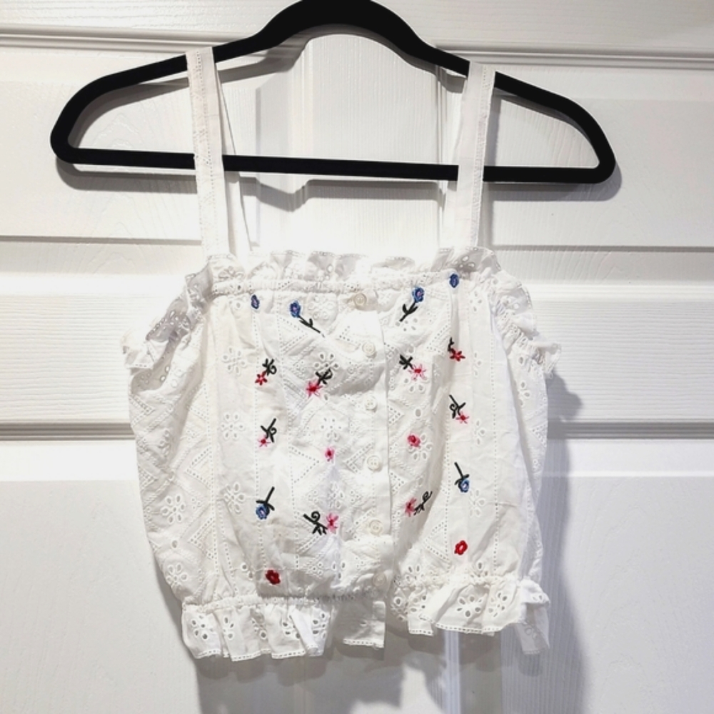 NWOT Eylet Floral Embroidered Ruffle Trim Button Crop Top